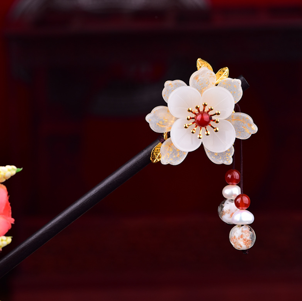 Vintage White Flower Wood Hair Stick Minimalist Tassels Hair Stick Hair Holder