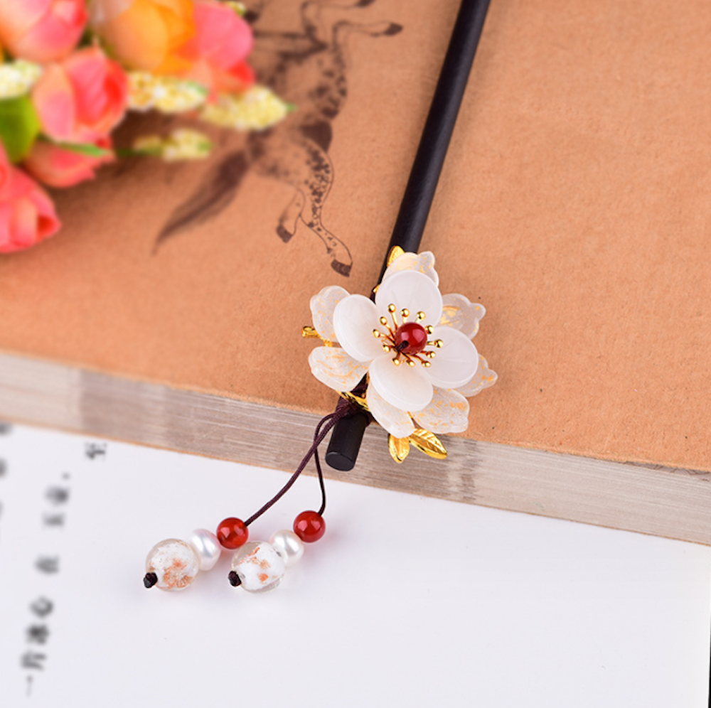 Vintage White Flower Wood Hair Stick Minimalist Tassels Hair Stick Hair Holder - Zealer