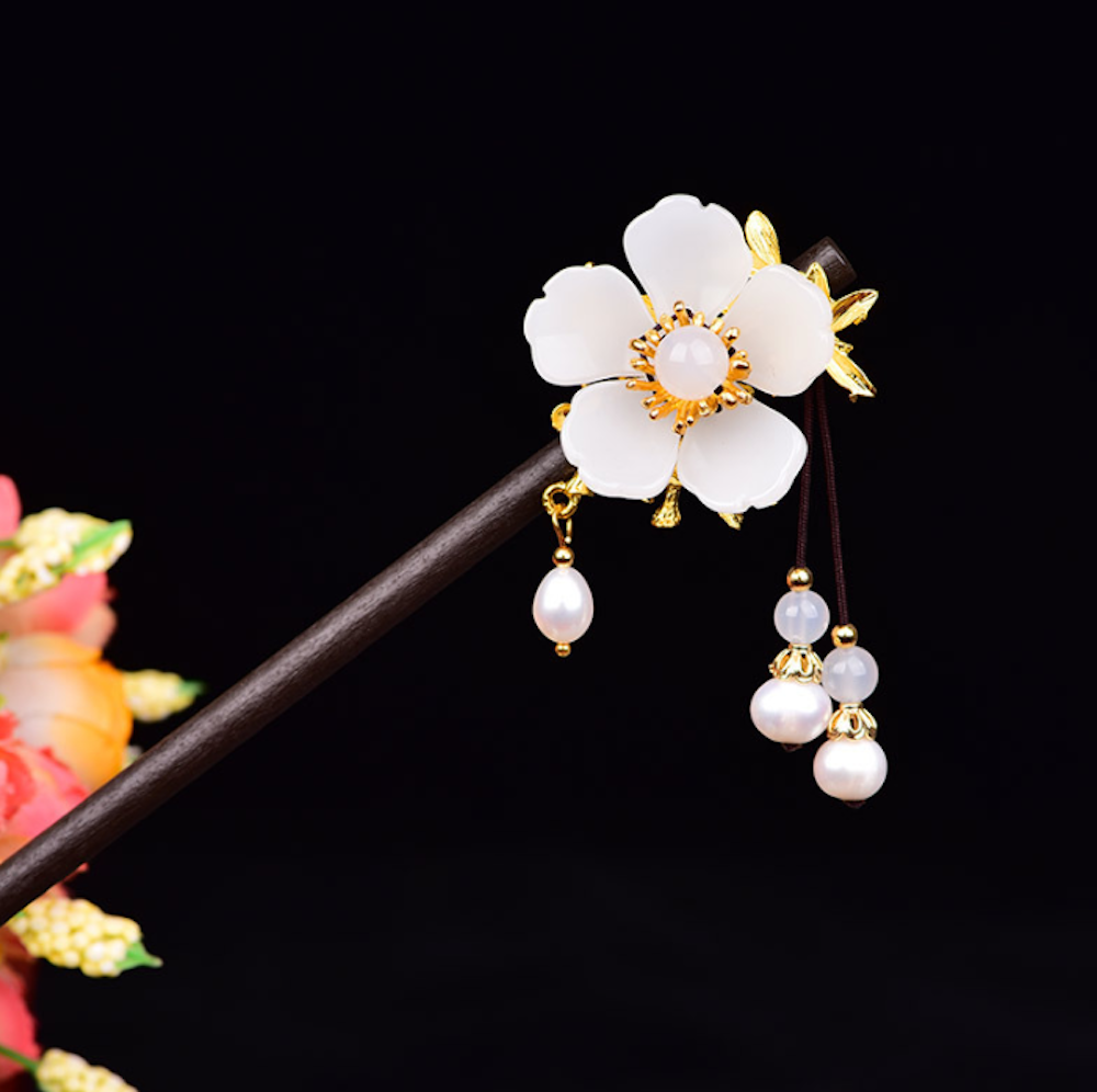 Vintage White Glaze Flower Wood Hair Stick Minimalist Tassels Hair Stick Hair Holder