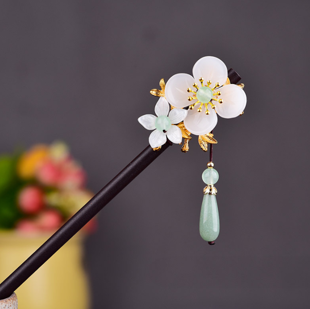 Vintage White Flower Wood Hair Stick Minimalist Tassels Hair Stick Hair Holder
