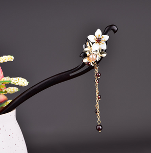 Vintage White Flower Wood Hair Stick Minimalist Tassels Hair Stick Hair Holder
